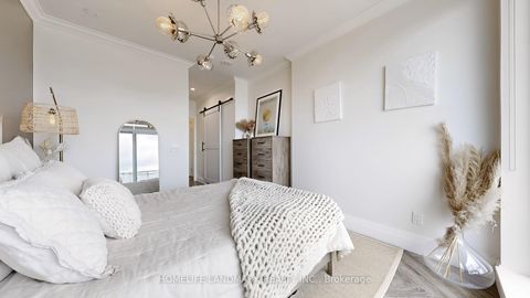 Photo 10 at 812 - 6 David Eyer Road, Rural Richmond Hill, Richmond Hill