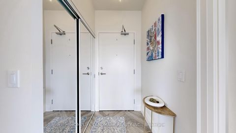 Photo 16 at 812 - 6 David Eyer Road, Rural Richmond Hill, Richmond Hill