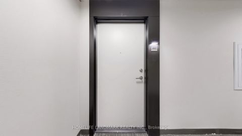 Photo 19 at 812 - 6 David Eyer Road, Rural Richmond Hill, Richmond Hill