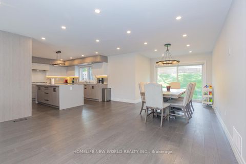 Photo 2 at 37 SHOULDICE Court, Windfields, Toronto