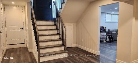 Photo 8 at 37 SHOULDICE Court, Windfields, Toronto