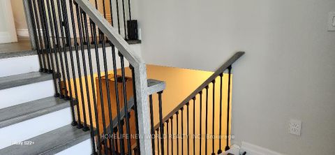 Photo 9 at 37 SHOULDICE Court, Windfields, Toronto