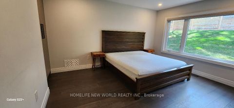 Photo 10 at 37 SHOULDICE Court, Windfields, Toronto