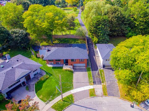 Photo 19 at 37 SHOULDICE Court, Windfields, Toronto