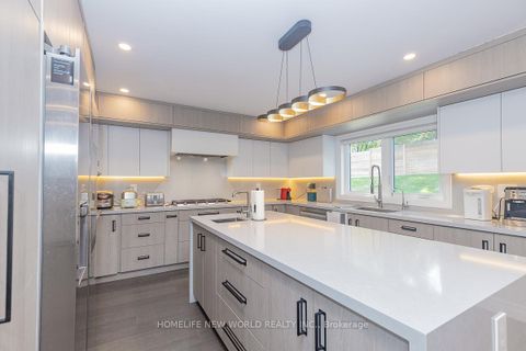 Photo 22 at 37 SHOULDICE Court, Windfields, Toronto