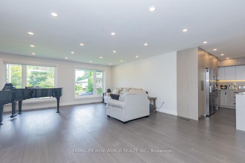 Photo 24 at 37 SHOULDICE Court, Windfields, Toronto