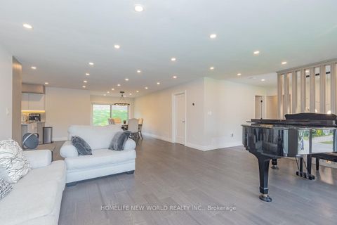 Photo 26 at 37 SHOULDICE Court, Windfields, Toronto