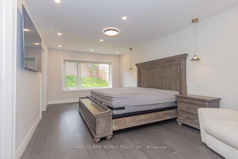 Photo 35 at 37 SHOULDICE Court, Windfields, Toronto