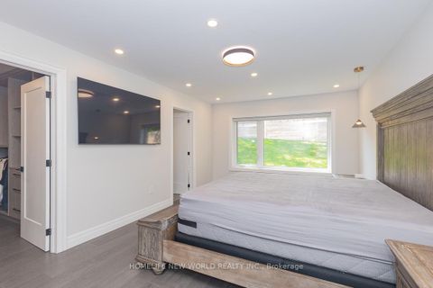 Photo 36 at 37 SHOULDICE Court, Windfields, Toronto