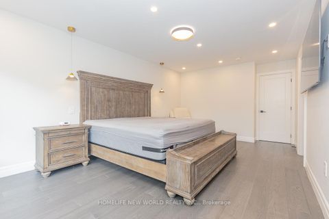 Photo 40 at 37 SHOULDICE Court, Windfields, Toronto