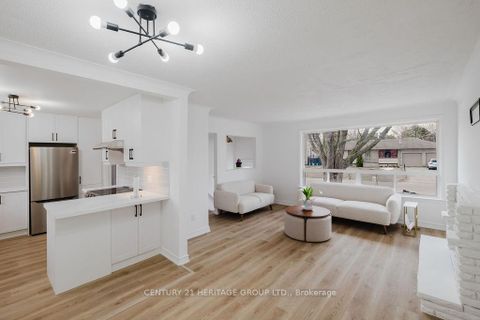 Photo 3 at 142 Kingslynn Drive, King City, King