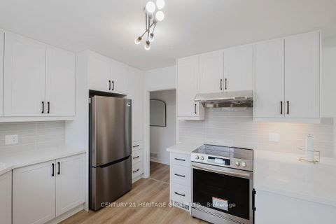 Photo 5 at 142 Kingslynn Drive, King City, King