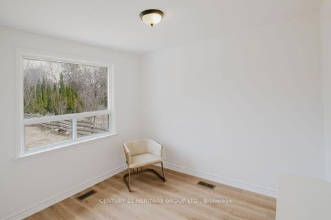 Photo 9 at 142 Kingslynn Drive, King City, King