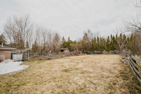 Photo 13 at 142 Kingslynn Drive, King City, King