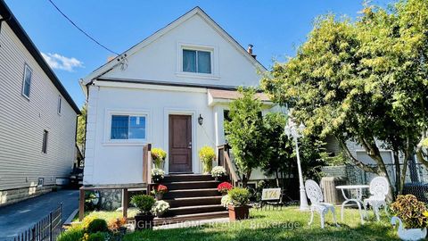 Photo 2 at 174 Aylesworth Avenue, Cliffside, Toronto