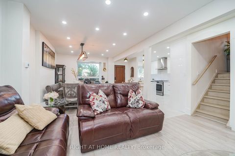 Photo 11 at 174 Aylesworth Avenue, Cliffside, Toronto