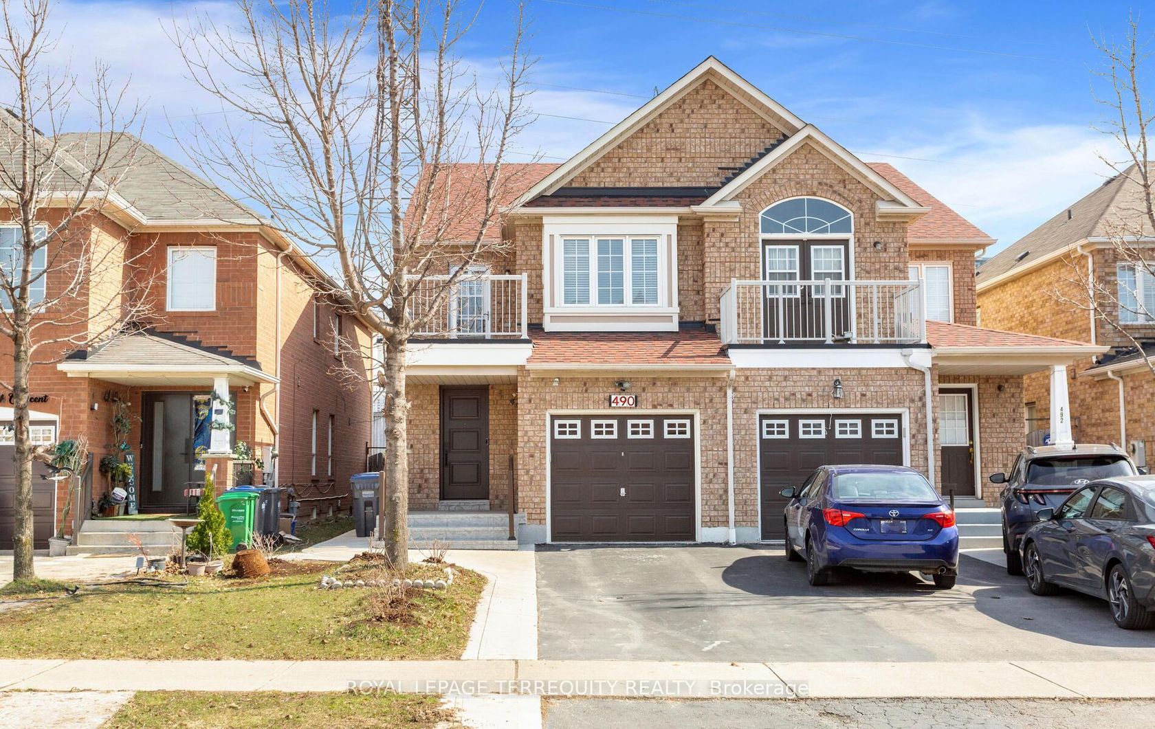 490 Orange Walk Crescent, Hurontario, Mississauga by Loree Meneguzzi Real Estate 490 Orange Walk Crescent, Hurontario, Mississauga
