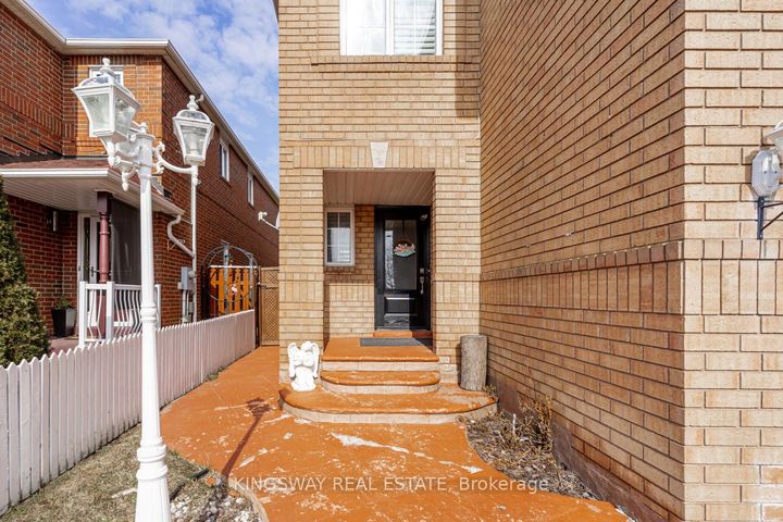 Photo 2 at 891 STONEBRIDGE Avenue, East Credit, Mississauga