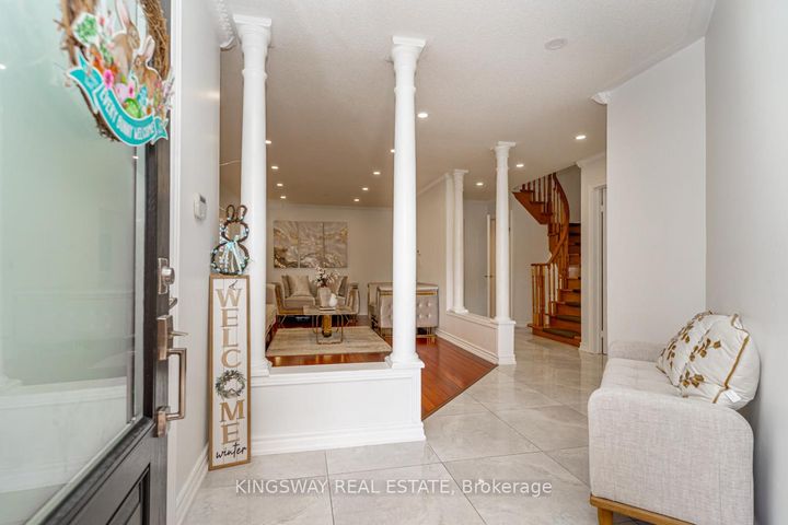 Photo 4 at 891 STONEBRIDGE Avenue, East Credit, Mississauga