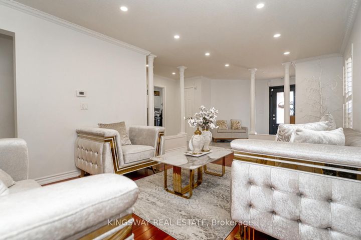 Photo 7 at 891 STONEBRIDGE Avenue, East Credit, Mississauga