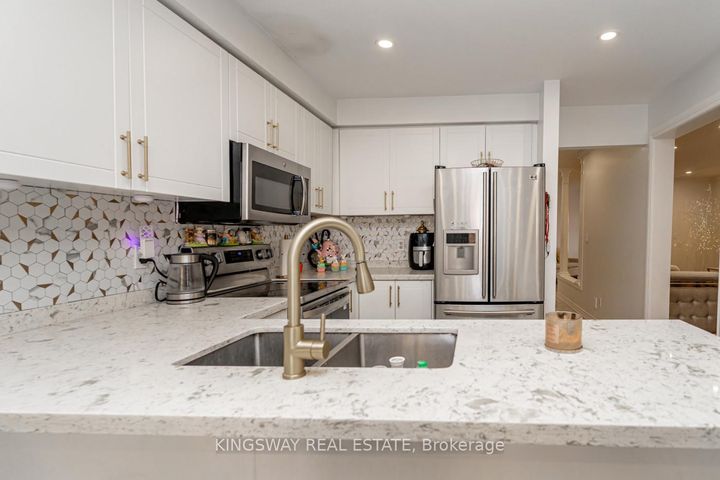 Photo 11 at 891 STONEBRIDGE Avenue, East Credit, Mississauga