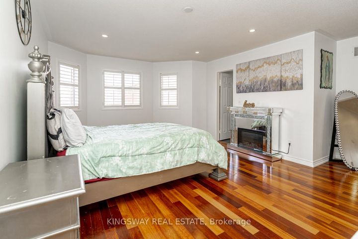 Photo 21 at 891 STONEBRIDGE Avenue, East Credit, Mississauga