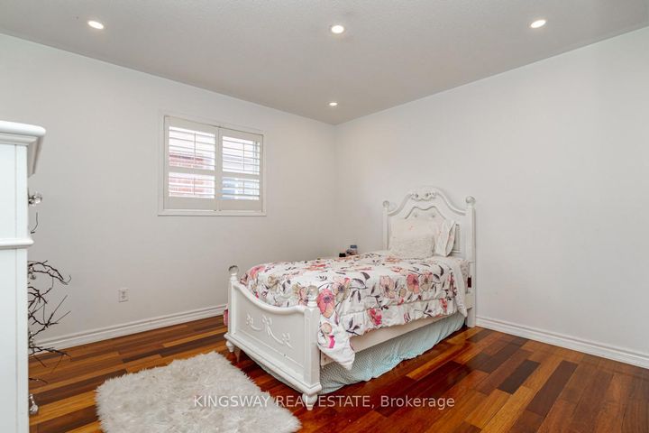 Photo 22 at 891 STONEBRIDGE Avenue, East Credit, Mississauga