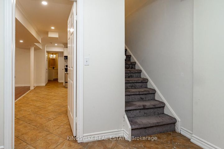 Photo 25 at 891 STONEBRIDGE Avenue, East Credit, Mississauga