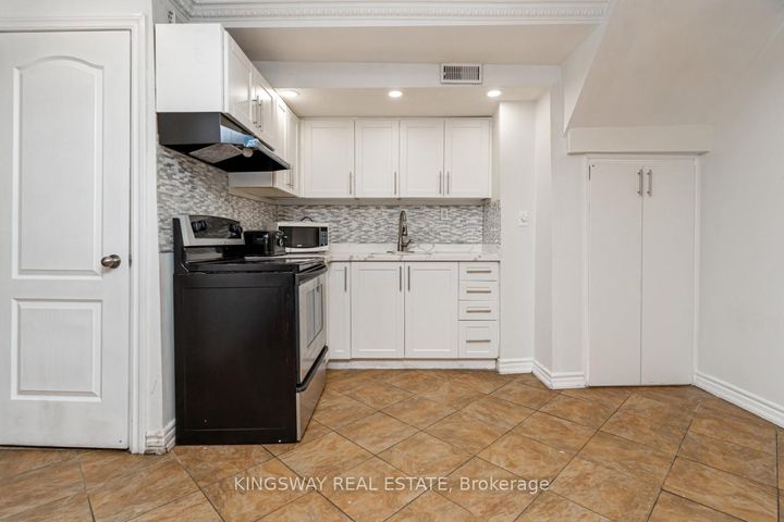 Photo 26 at 891 STONEBRIDGE Avenue, East Credit, Mississauga