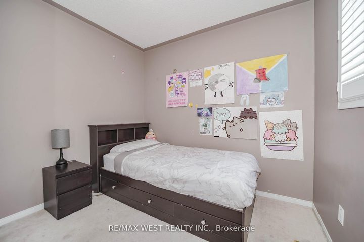 Photo 4 at 1976 Edenwood Drive, Samac, Oshawa