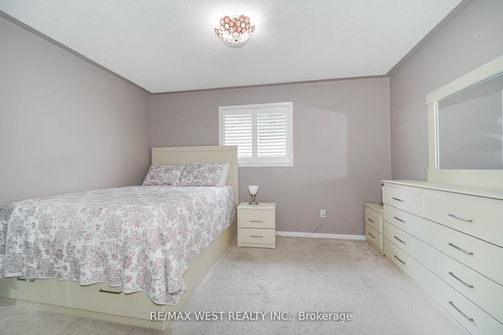 Photo 5 at 1976 Edenwood Drive, Samac, Oshawa