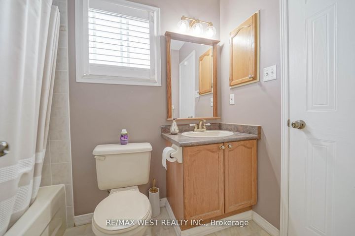 Photo 6 at 1976 Edenwood Drive, Samac, Oshawa