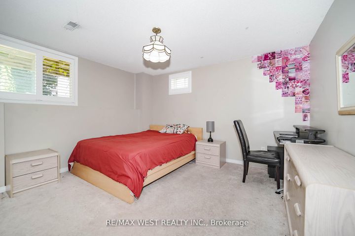 Photo 7 at 1976 Edenwood Drive, Samac, Oshawa