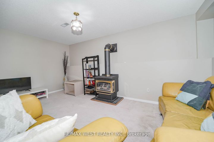 Photo 9 at 1976 Edenwood Drive, Samac, Oshawa