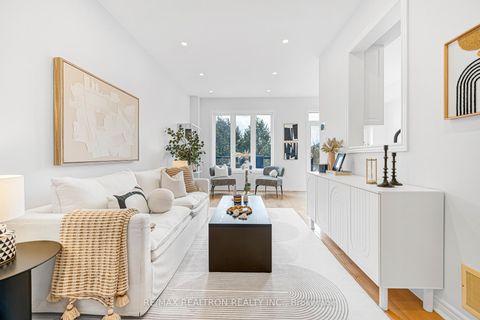 Photo 4 at 41 - 8 Townwood Drive, Jefferson, Richmond Hill