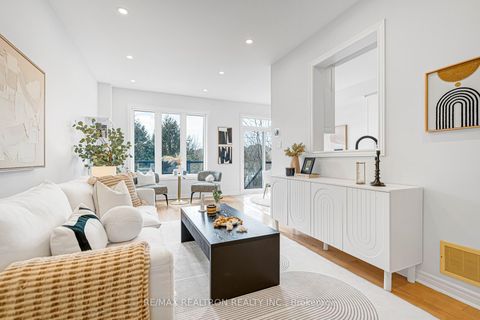 Photo 5 at 41 - 8 Townwood Drive, Jefferson, Richmond Hill