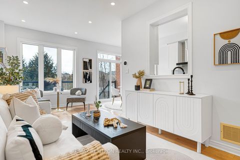 Photo 7 at 41 - 8 Townwood Drive, Jefferson, Richmond Hill