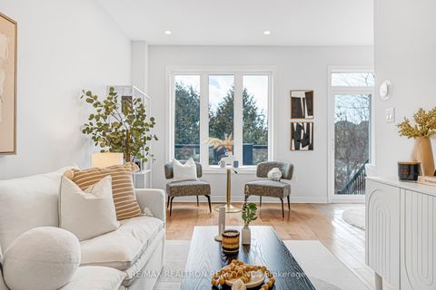 Photo 8 at 41 - 8 Townwood Drive, Jefferson, Richmond Hill