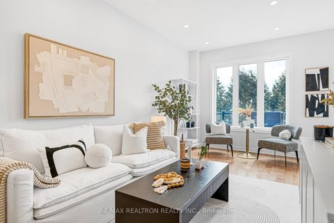 Photo 9 at 41 - 8 Townwood Drive, Jefferson, Richmond Hill