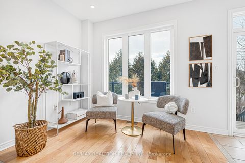 Photo 10 at 41 - 8 Townwood Drive, Jefferson, Richmond Hill