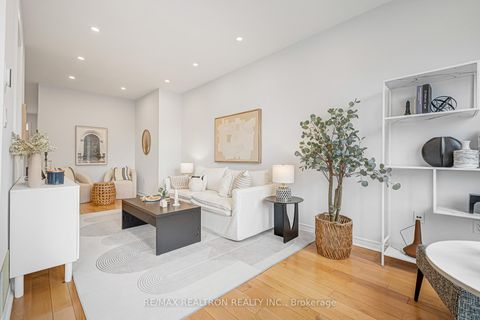 Photo 13 at 41 - 8 Townwood Drive, Jefferson, Richmond Hill