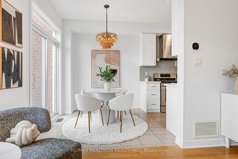 Photo 16 at 41 - 8 Townwood Drive, Jefferson, Richmond Hill