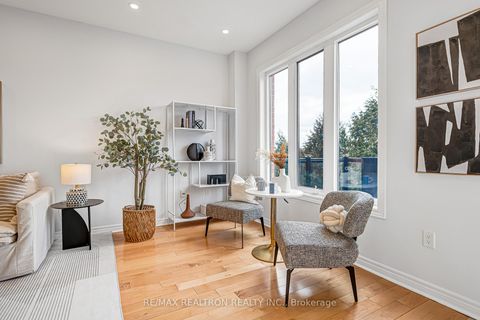 Photo 18 at 41 - 8 Townwood Drive, Jefferson, Richmond Hill