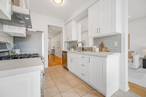 Photo 20 at 41 - 8 Townwood Drive, Jefferson, Richmond Hill