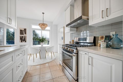 Photo 21 at 41 - 8 Townwood Drive, Jefferson, Richmond Hill