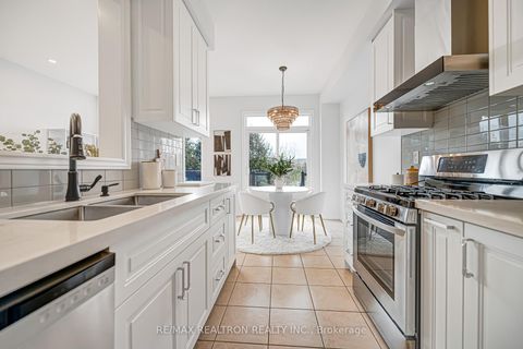 Photo 22 at 41 - 8 Townwood Drive, Jefferson, Richmond Hill