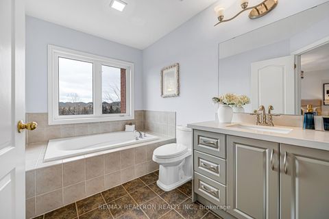 Photo 26 at 41 - 8 Townwood Drive, Jefferson, Richmond Hill