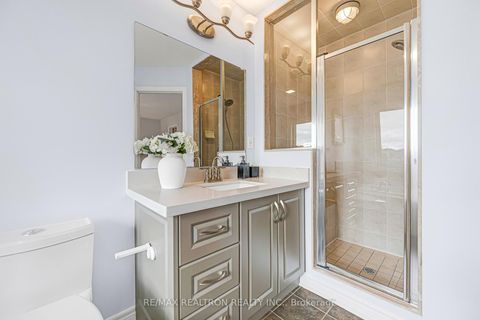 Photo 27 at 41 - 8 Townwood Drive, Jefferson, Richmond Hill