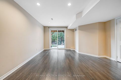 Photo 31 at 41 - 8 Townwood Drive, Jefferson, Richmond Hill