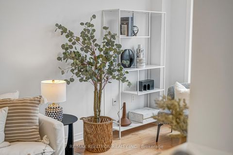 Photo 38 at 41 - 8 Townwood Drive, Jefferson, Richmond Hill